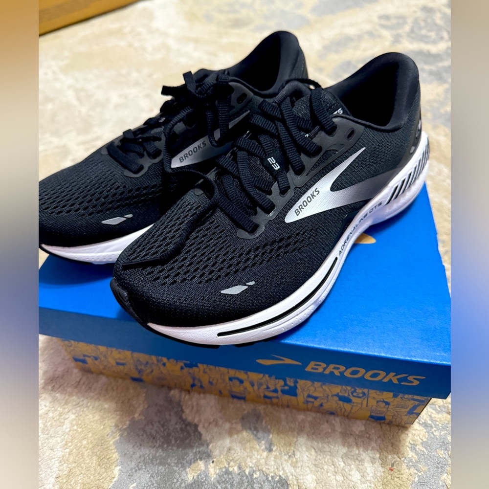 Brooks Sneakers
